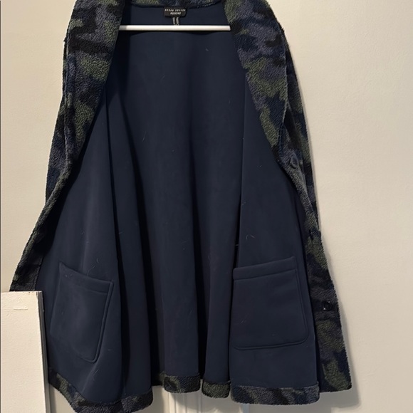 Women's Camouflage Jacket - Picture 3 of 5